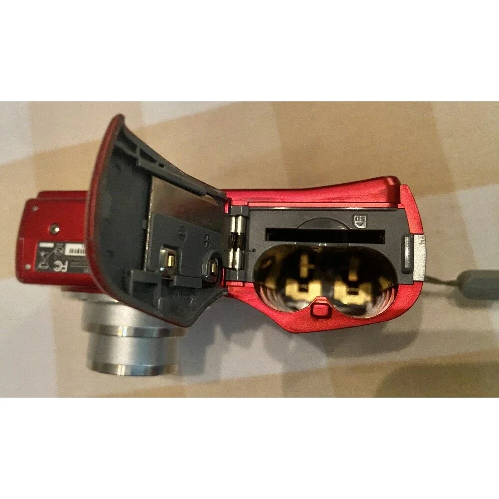 Samsung S630 6.0MP Red Digital Camera For Parts Or Repair broke read description